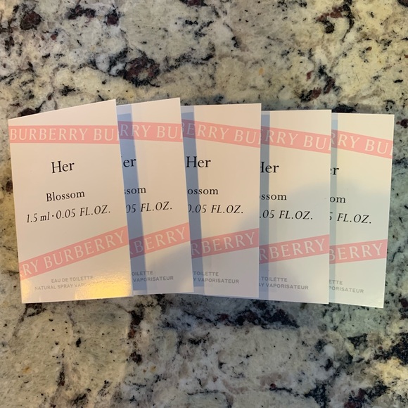 Burberry Accessories - Burberry her blossom